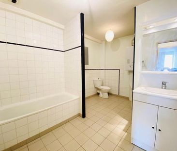 Location Appartement 2 pièces 48m² ST LAURENT SUR SAONE 01750 - Photo 2