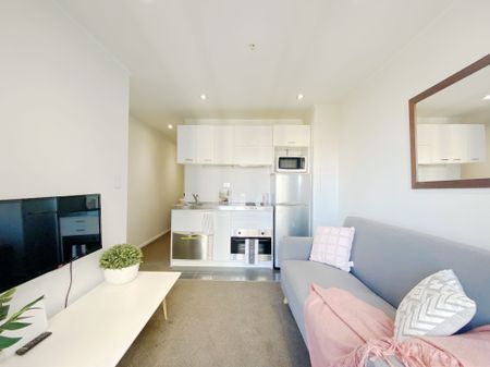 Bright Two-Bed with Openable Windows - CBD Living - Photo 4