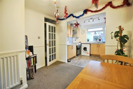 3 bedroom terraced house to rent - Photo 3