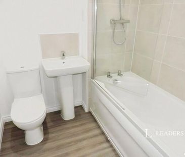 2 bedroom semi-detached house to rent - Photo 6