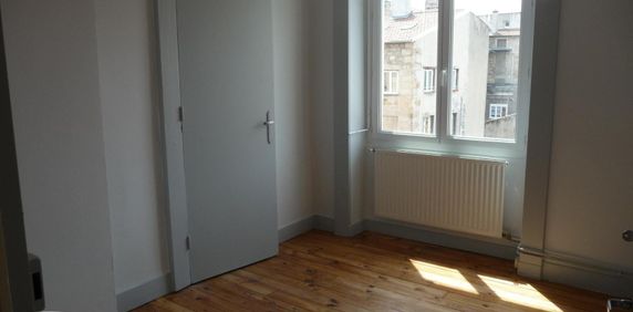Location Appartement 2 pièces 50m² ST ETIENNE 42000 - Photo 2