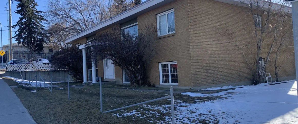 Central and Bright 1 Bedroom with Parking Stall — 1 Bedroom Condo Unit - Photo 1