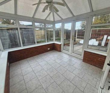 3 bedroom end of terrace house to rent - Photo 3