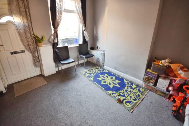 2 bedroom end of terrace house to rent - Photo 1