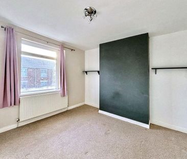 2 bed upper flat to rent in NE22 - Photo 6