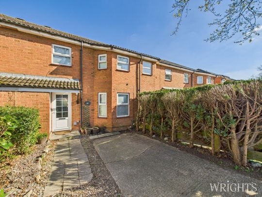 3 bedroom Mid Terraced House - Peartree Lane, Welwyn Garden City - Photo 1