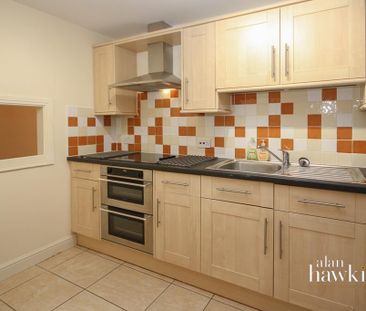 2 bedroom ground floor flat to rent - Photo 3