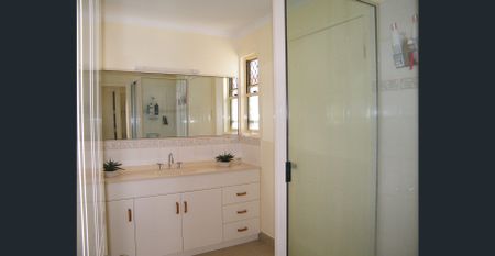 2 bedroom unit - Photo 4