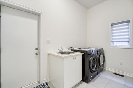 For Lease - 1 Connell Drive, Georgina, Ontario - Photo 2