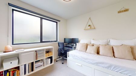 Sleek, Spacious & Convenient - Photo 4