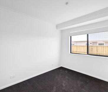 Stylish & Modern 4 Bedroom Home In Tallowood Ridge - Photo 3