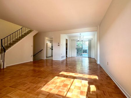 For Lease - 161 Carolbreen Square, Toronto, Ontario - Photo 2