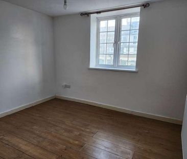 Woking, Surrey, GU21 - Photo 2