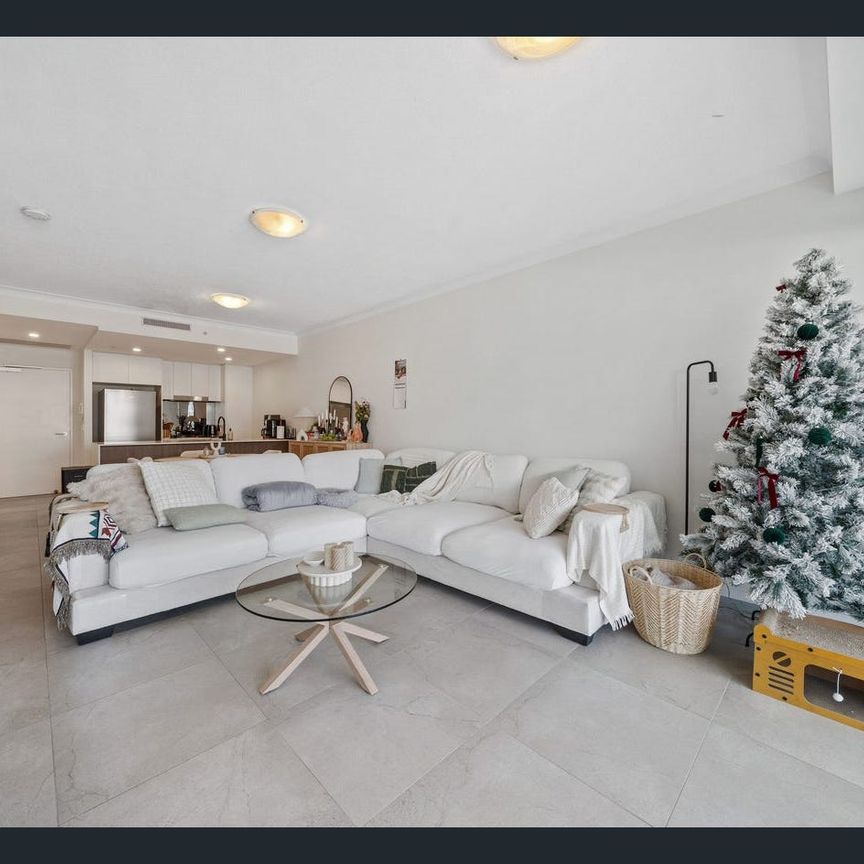 Rare Extended Balcony Unit in No.1 Grant Avenue - Photo 1