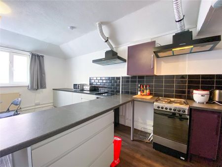 1 bedroom in a house share to rent - Photo 3