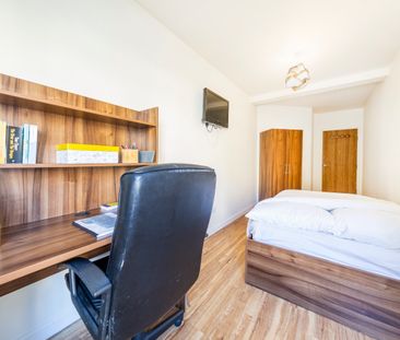 Student Properties to Let - Photo 3