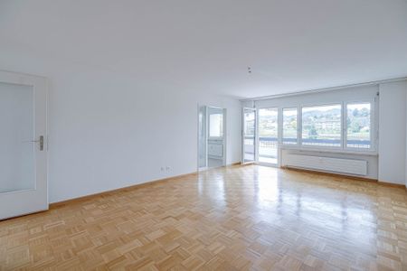 Well connected, generous living! - Photo 3