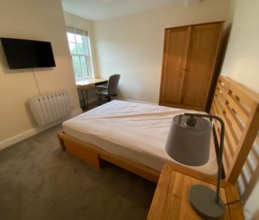 4 Bed Student Accommodation - Photo 4