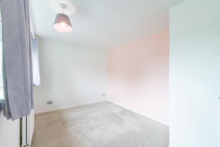 2 bedroom semi-detached house to rent - Photo 5