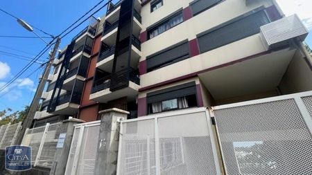 Location Appartement 3 pièces 52m² ST DENIS 97400 - Photo 2
