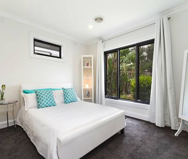 5 BEDROOM HOME WITH POOL - Photo 3