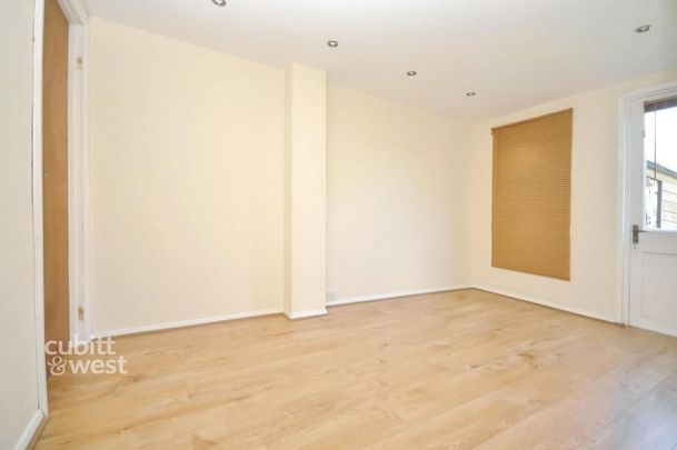 4 bedroom detached house to rent - Photo 1