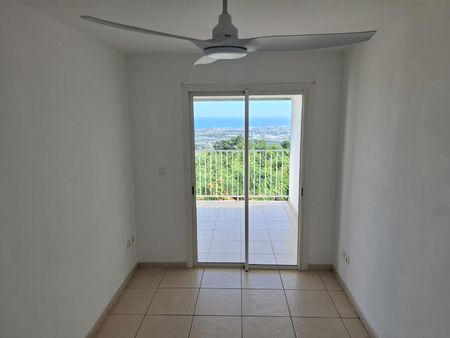 Location Maison 4 pièces 67m² LA POSSESSION 97419 - Photo 2