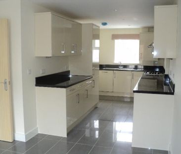 3 bedroom semi-detached house to rent - Photo 5