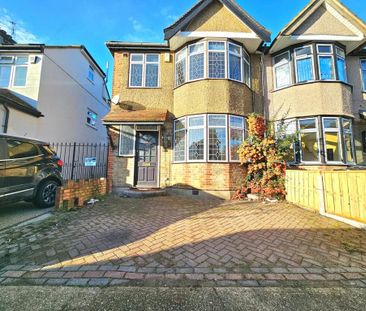 4 bedroom semi-detached house to rent - Photo 3