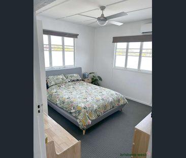 BEAUTIFUL FAMILY HOME - Photo 6