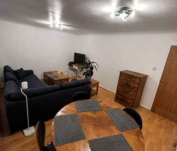 Room in a Shared Flat, Hanford Close, SW18 - Photo 4