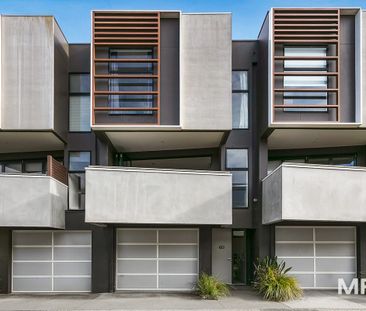 Convenient and contemporary in ideal locale - Photo 3