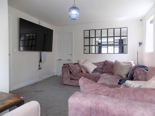 3 bedroom semi-detached house to rent - Photo 1