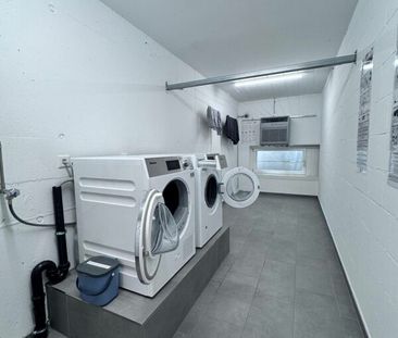 Moderne 2.5-Zimmer-Gartenwohnung mit privatem Sitzplatz und Einstel... - Photo 1