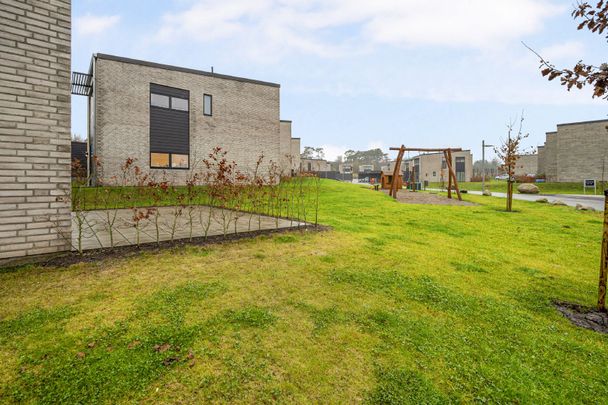 Skønt 5-værelses rækkehus på Marshalls Allé - Foto 1