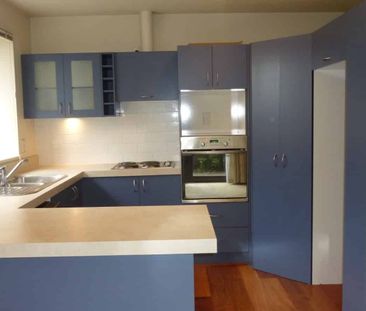 Spacious, sunny 3 bedroom Townhouse in St Albans - Photo 3