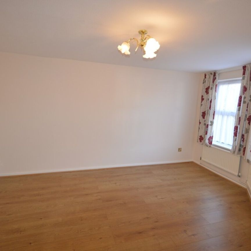 3 bedroom End Terraced House - CRESWICK COURT, WELWYN GARDEN CITY - Photo 1