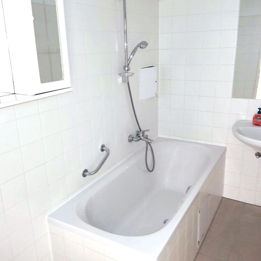 Sehr gut geschnittene Zweizimmer-Wohnung mit Balkon - Zentrale, ruhige Lage - Foto 1