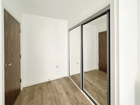 One-Bedroom Apartment - Photo 4