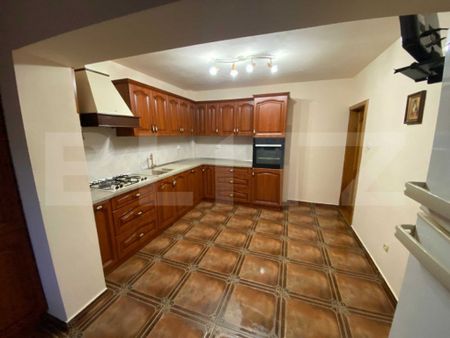 Casa oferita spre inchiriere - Fotografie 2