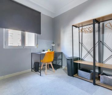 Room in a shared 9-bedroom apartment for rent in Gaztambide - Photo 5