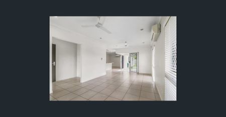 Fully air conditioned 4 bedroom 2 bathroom family home - Built in 2014 - Photo 2