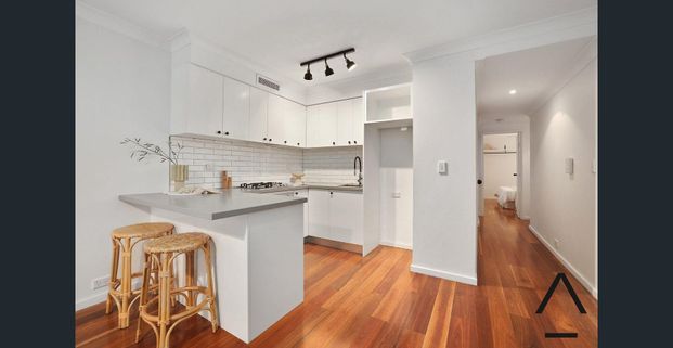 Modern One Bedroom Apartment in Vibrant Manly - Your Perfect Retreat! - Photo 1
