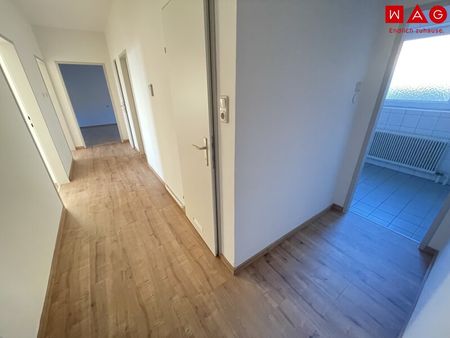 Zentral gelegene 3-Raum-Wohnung mit Balkon! - Foto 4