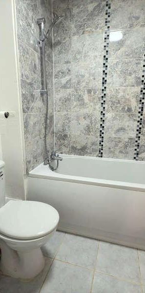 Richards Way, Slough, SL1 - Photo 1