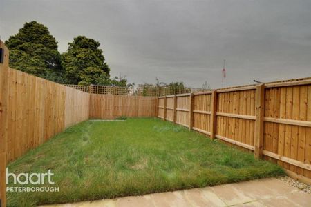 2 bedroom semi-detached house to rent - Photo 2