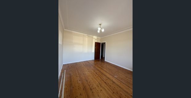 House for rent in Cabramatta - Photo 1