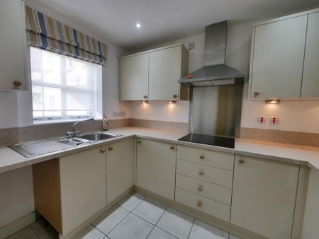 2 bedroom end of terrace house to rent - Photo 3