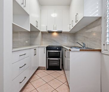 FRESHLY PAINTED- Bright & Well-Maintained 2 Bedroom Unit in Prime A... - Photo 2