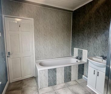 2 bedroom end of terrace house to rent - Photo 6